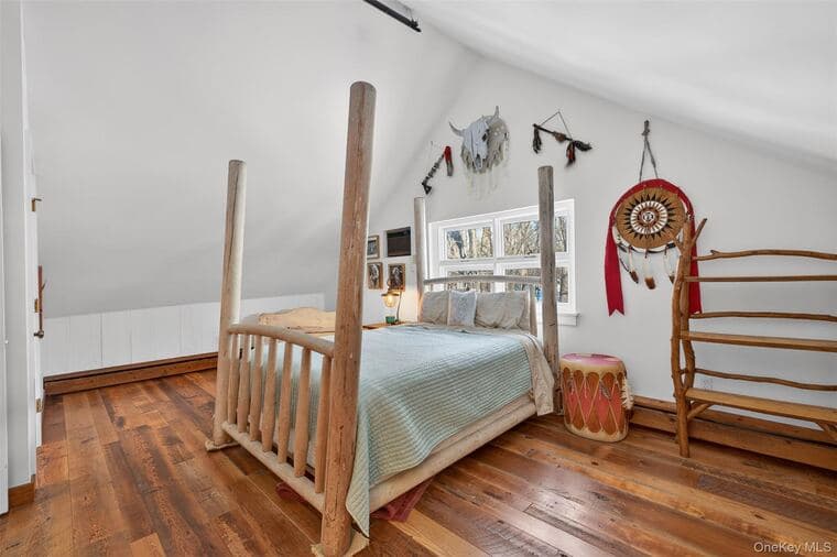Guest bedroom